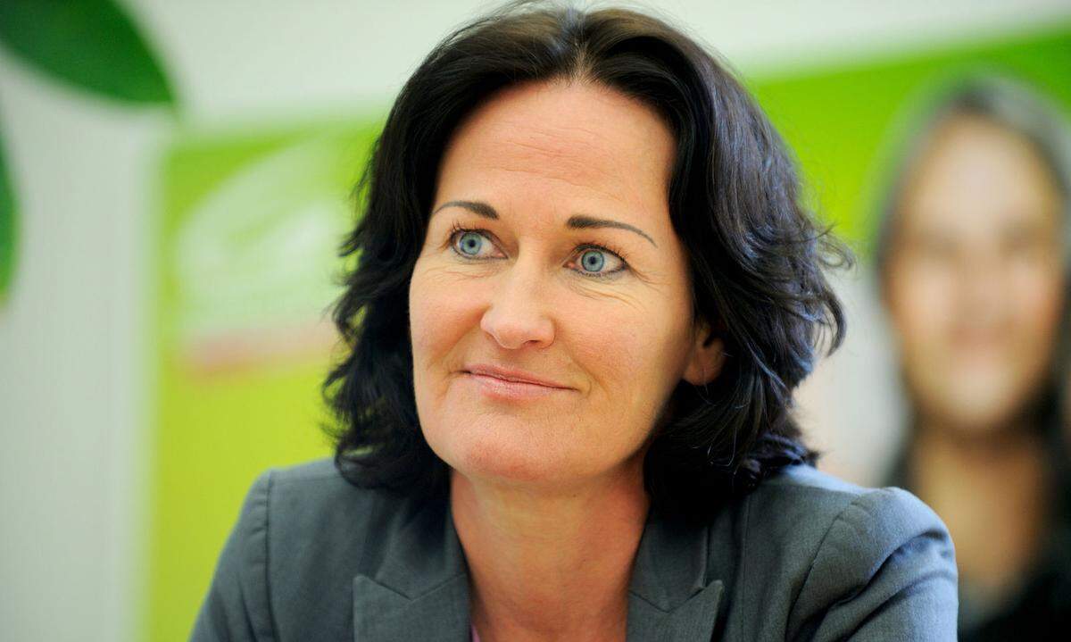 Die frühere Parteichefin Eva Glawischnig hat ausgerechnet beim Glücksspielkonzern Novomatic angeheuert und ist - nachdem das für einigen Unmut bei den Grünen gesorgt hat - aus der Partei ausgetreten.