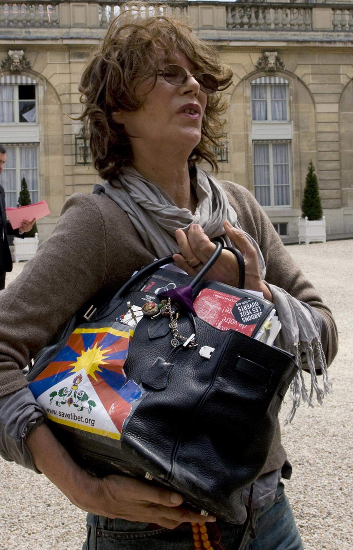 Victoria Beckham, die angeblich eine Birkin-Bag-Sammlung im Wert von 1,5 Millionen Dollar hat, würde es dabei wohl die Haare aufstellen.