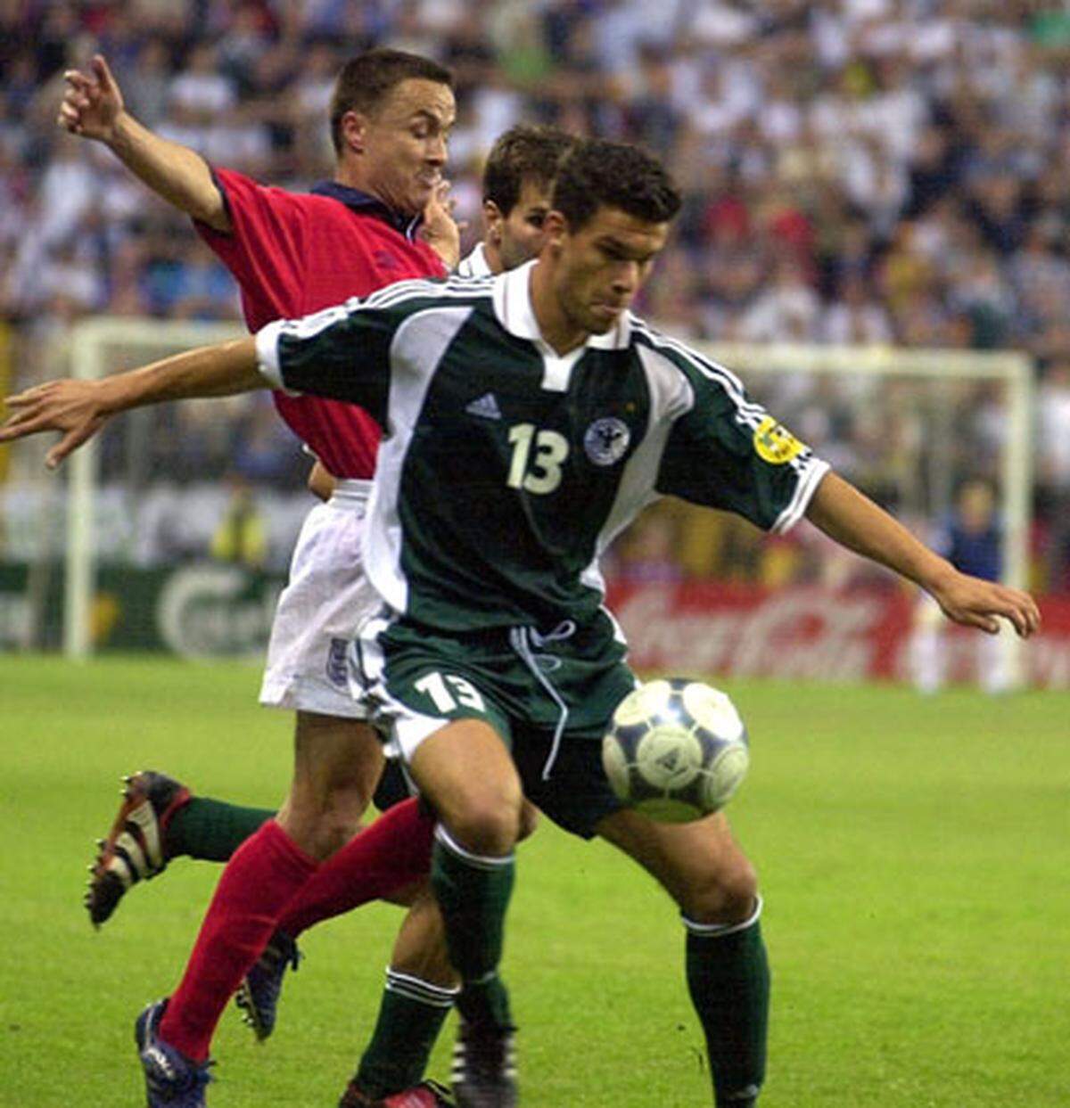 Im Alter von 23 Jahren erlebt Ballack ein Jahr nach seinem Länderspiel-Debüt eine bittere Turnier-Premiere: Deutschland scheidet bei der EM in Belgien und den Niederlanden blamabel nach der Vorrunde aus. Als Ergänzungsspieler kommt er beim 0:1 gegen England und dem 0:3 gegen Portugal insgesamt 63 Minuten zum Einsatz.