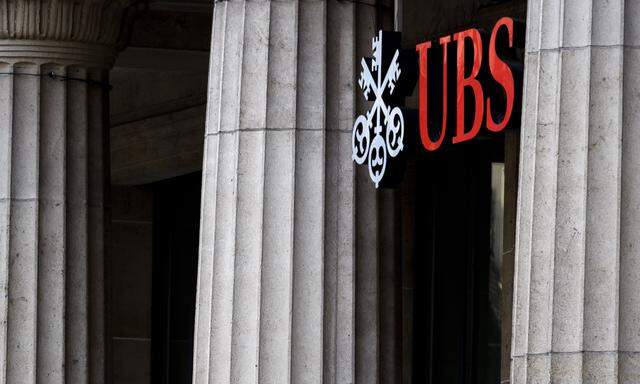 UBS wappnet sich gegen hohe Strafe.
