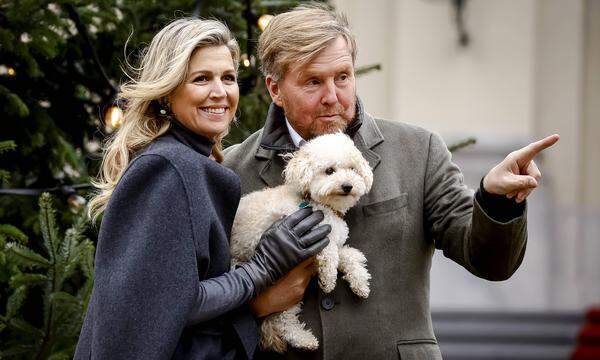König Willem-Alexander mit Königin Maxima und Hund Mambo.