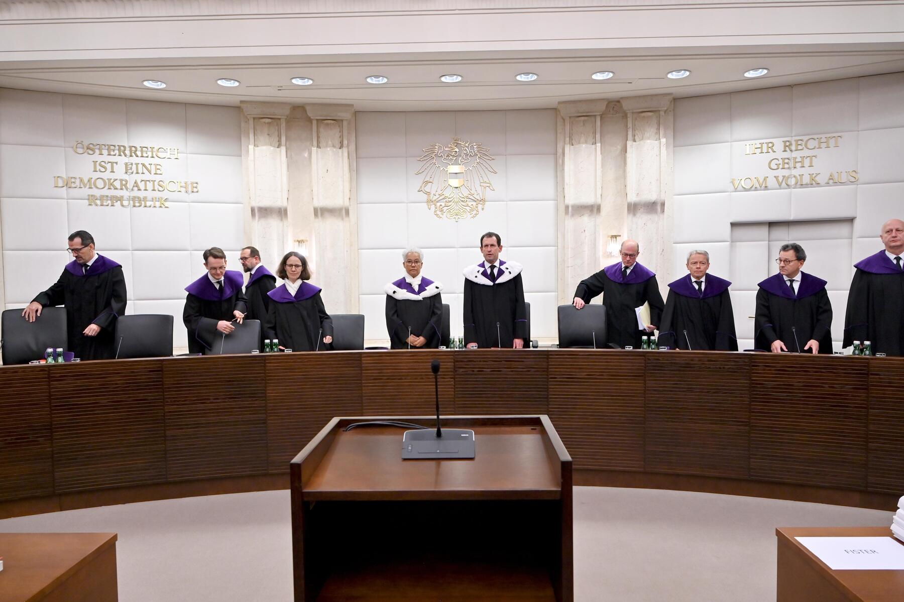 Constitutional Court weighs messenger surveillance challenge