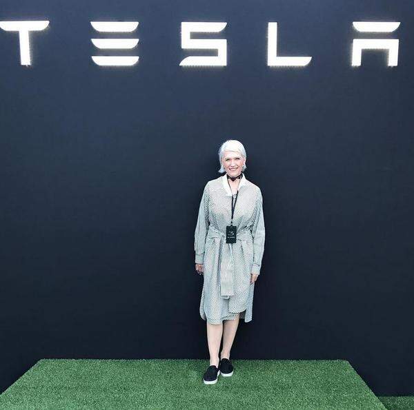 "Ich war berühmt, bevor Elon berühmt wurde", sagte Maye Musk, 69, der "New York Times" einmal. Die Mutter von Tesla-Chef Elon Musik arbeitet seit fünf Jahrzehnten als Model - einen neuerlichen Durchbruch erlebt sie jetzt gerade. Nach Werbekampagnen für Cornflakes und Make-up landete sie jetzt in der Fashion-Welt.