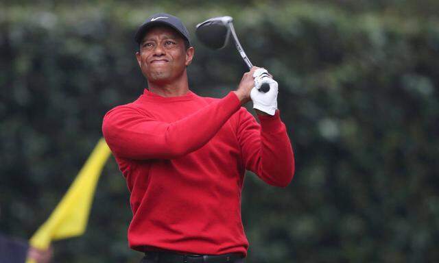 November 15, 2020, Augusta, GA, USA: Tiger Woods tees off on the second hole during the final round of the Masters Sund