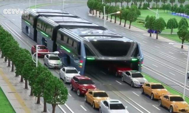 Der Tunnel-Bus frisst sich Pacman-artig durch den Stadtverkehr.