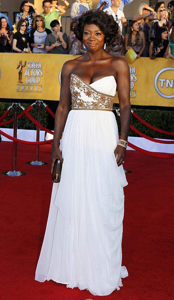 Bei Viola Davis trat das edle Marchesa-Outfit schnell in den Hintergrund. Sie wurde für ihre Arbeit in dem Film "The Help", in dem sie eine schwarze Hausangestellte im Mississippi der sechziger Jahre spielt, als beste weibliche Hauptdarstellerin ausgezeichnet.