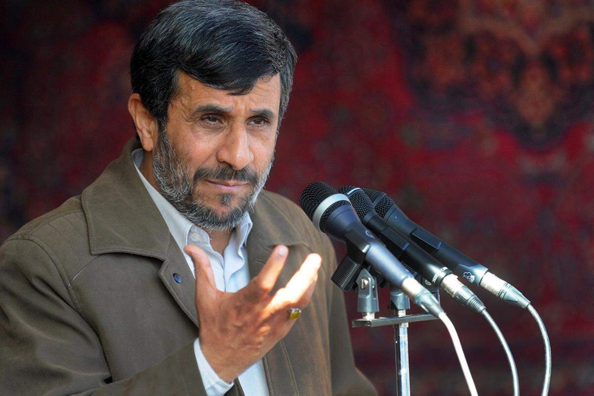 Irans Präsident Mahmoud Ahmadinejad wird in den Depeschen gar mit Adolf Hitler verglichen. Diese Einschätzung folgt dem Vergleich der derzeitigen Lage angesichts des iranischen Atomprogramms mit der Situation vor dem Zweiten Weltkrieg durch einen US-Diplomaten in Abu Dhabi.