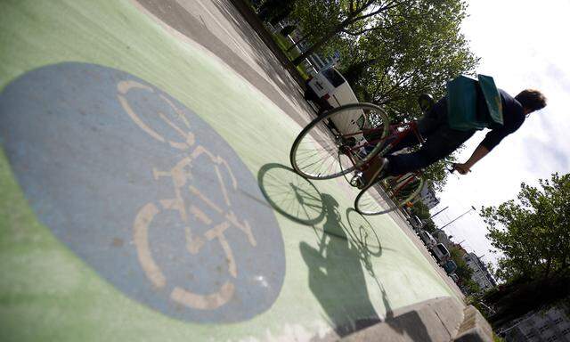 THEMENBILD: GRUeNE FARBE FUeR WIENS RADWEGE