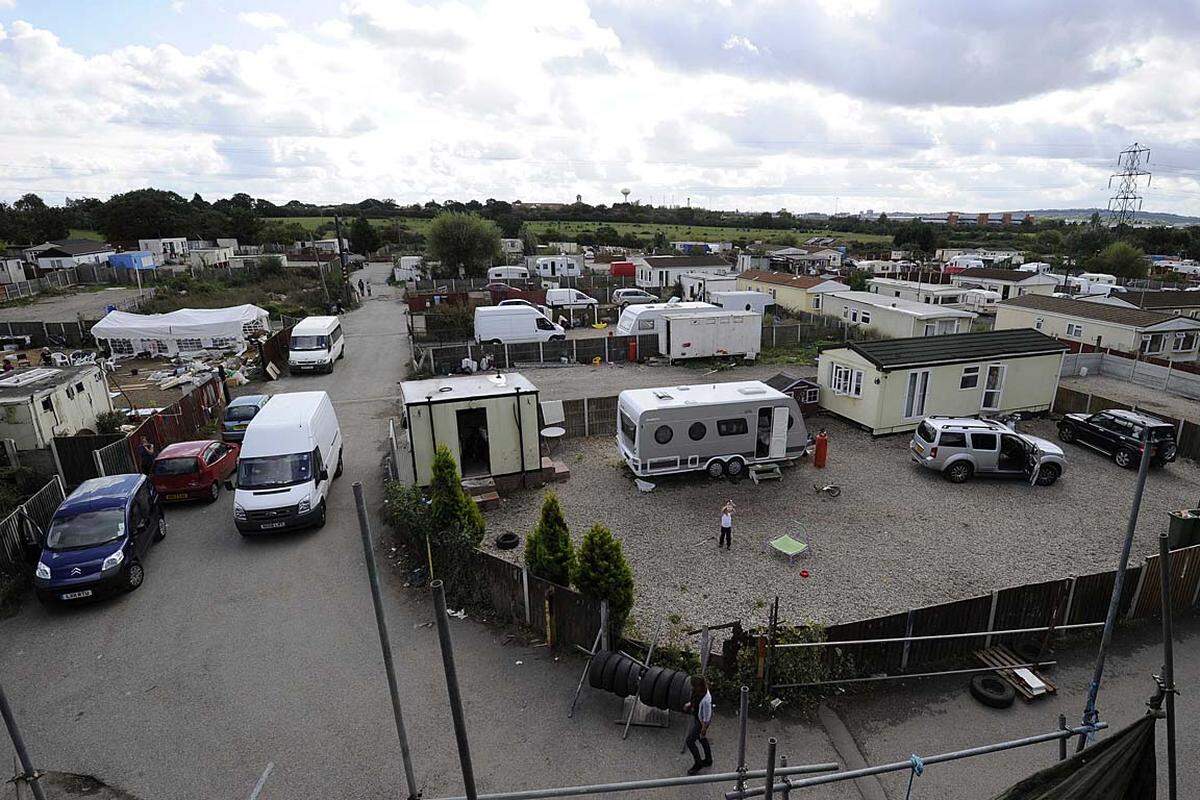 Etwa 1000 "Irish Travellers" wohnen in Wohnmobilen und Baracken auf dem ehemaligen Schrottplatz in der Grafschaft Essex östlich von London - die größte Siedlung der irischen Nomaden.