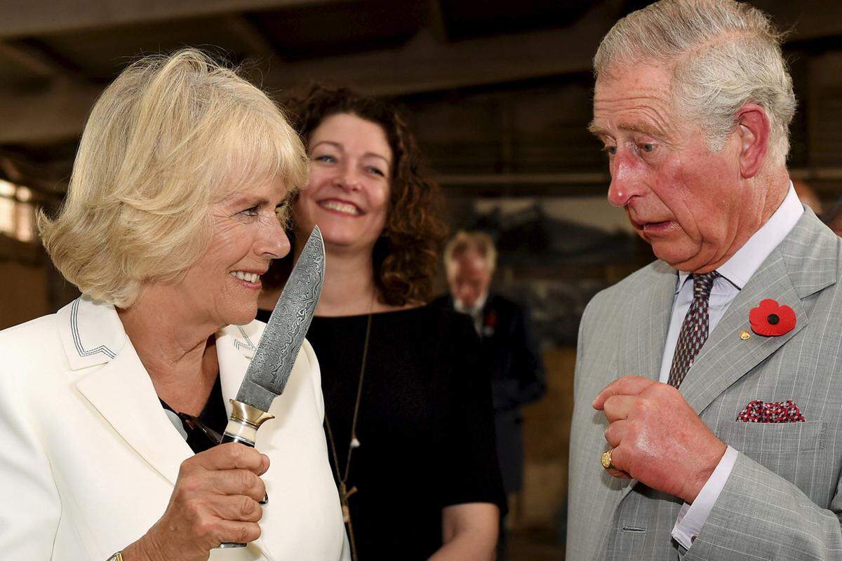 Prinz und Prinzessin auf Reisen. Also genauer gesagt Prinz Charles und Herzogin Camilla bei einer Visite in der Seppeltsfield Winery in Südaustralien.