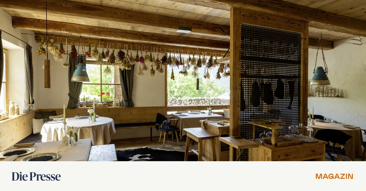 Einkehren-in-Cortina-bei-Spitzenk-che-im-Geist-der-Dolomiten-premium-