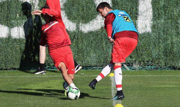 Über das System machte der ÖFB bei der Bekanntgabe der Aufstellung keine Angaben, die jüngsten Trainingseindrücke in Marbella ließen jedoch auf ein 4-4-2 schließen. ÖFB-Anfangs-Elf gegen Uruguay: Lindner - Bauer, Danso, Dragovic, Ulmer - Sabitzer, Grillitsch, Baumgartlinger, Kainz - Burgstaller, Arnautovic