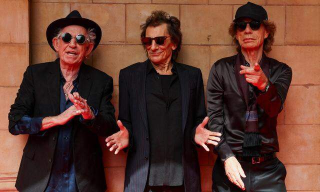 Damit es auch jeder merkt, dass die Burschen ziemlich bekannt sind, sagt man zu den Rolling Stones halt Kultband.