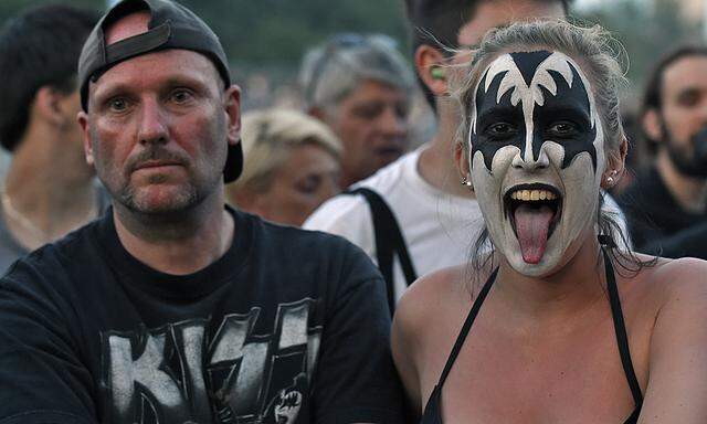 ROCK IN VIENNA: KISS FANS