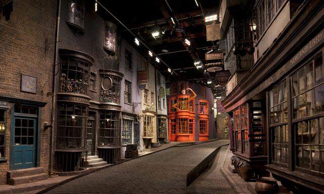 In der Welt von Harry Potter unterwegs, sprich in den Studios von Warner Bros. die Winkelgasse. 