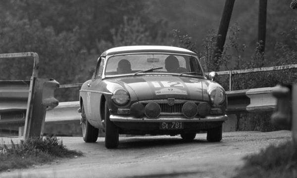 Damals noch englisch, und wie: Ein MG B auf der Österreichischen Alpenfahrt, 1966.