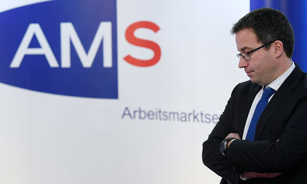 AMS-Vorstand Johannes Kopf am Freitag bei einer Pressekonferenz