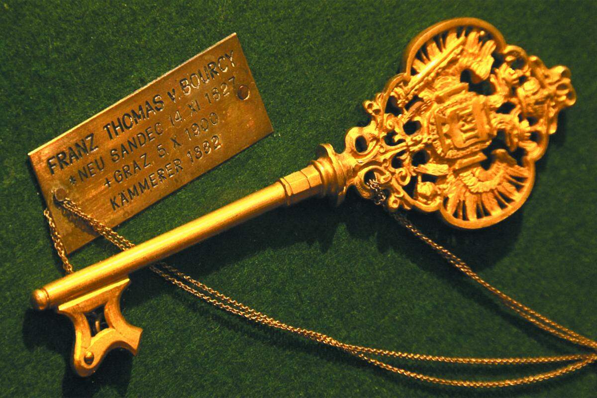 Gegenüber der Rezeption wird auch dieser Schlüssel gezeigt: Es handelt sich um einen Original-Kammerherren-Schlüssel vom Hofe Kaiser Franz Josephs.