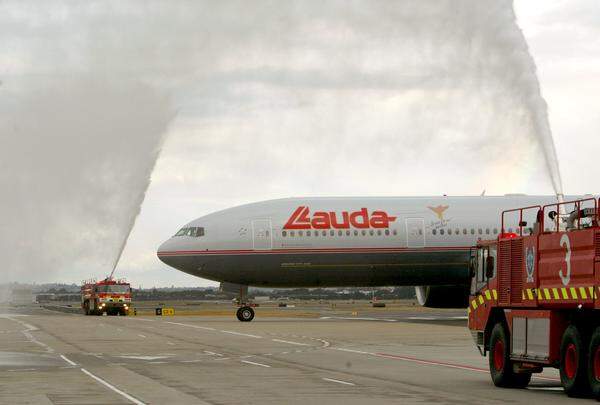 Nach seinem Karriereende widmete sich Lauda ganz dem Aufbau seiner Fluglinie Lauda Air. Er baute die Chartergesellschaft in wenigen Jahren zu einer vollwertigen Fluglinie mit weltweiter Linienkonzession aus und brachte sie an die Börse.