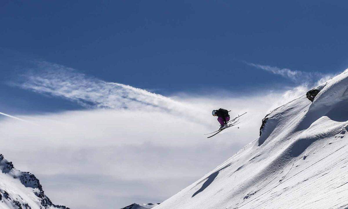 Seit ein paar Jahren ermittelt die Plattform Snowplaza die besten Skigebiete der Alpen. Heuer fand die Abstimmung von 1. September 2017 bis 20. März 2018 statt. Insgesamt nahmen 32.818 Personen teil. Vorjahres- und Vorvorjahres-Sieger war übrigens Ischgl.  Für 2017/2018 räumen wir das Feld jetzt von hinten auf. Auf Platz 20 landete dieser Tiroler Talschluss. Die Bergdörfer Vent und Obergurgl-Hochgurgl liegen fast 2000 Meter hoch.