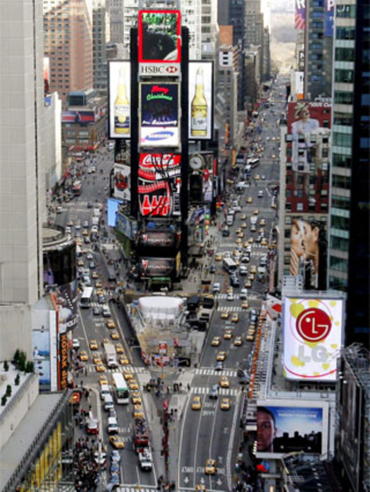 Düstere Aussichten: Während die Aktienkurse auf Talfahrt sind, taumeln Finanzgrößen wie Bear Stearns, Fannie Mae, Freddie Mac oder zuletzt Lehman Brothers am Abgrund.  Niemand will neue Milliardenabschreibungen ausschließen. Nachdem der Ölpreis monatelang fast täglich neue Rekorde erreicht hatte, fällt er wieder - entgegen allen Vorhersagen.  Ist ein Ende der Finanz-Turbulenzen in Sicht? Wohl kaum. Hier ein Überblick der fünf Bereiche, in denen mit den größten Risiken zu rechnen ist.  Zunächst aber ein "Glück im Unglück"...von Peter Martens