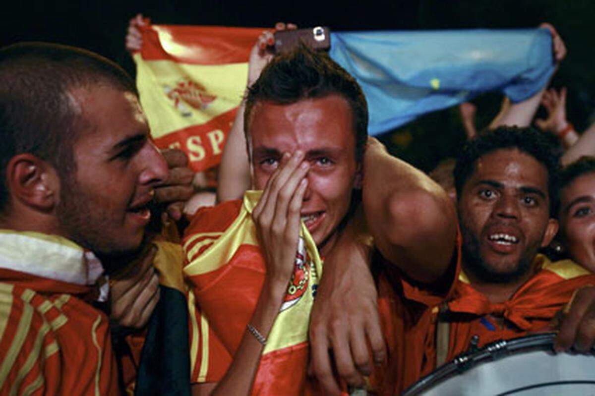 In beiden Fanlagern flossen nach dem Finale die Tränen. Bei den Spaniern aus Freude, ...