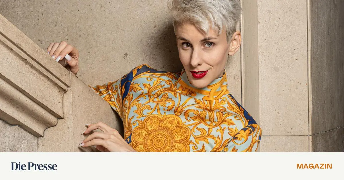 Lisa-Eckhart-Hinter-der-B-hne-wird-es-nicht-spannender-premium-