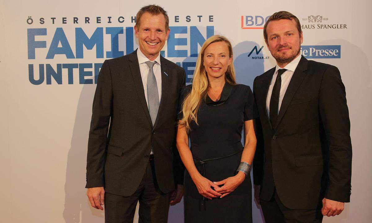 "Die Presse"-Werbemarktleiter Andreas Rast (l.), Bundesministerin Juliane Bogner-Strauss und "Die Presse"-Vorsitzender der Geschäftsführung Herwig Langanger.