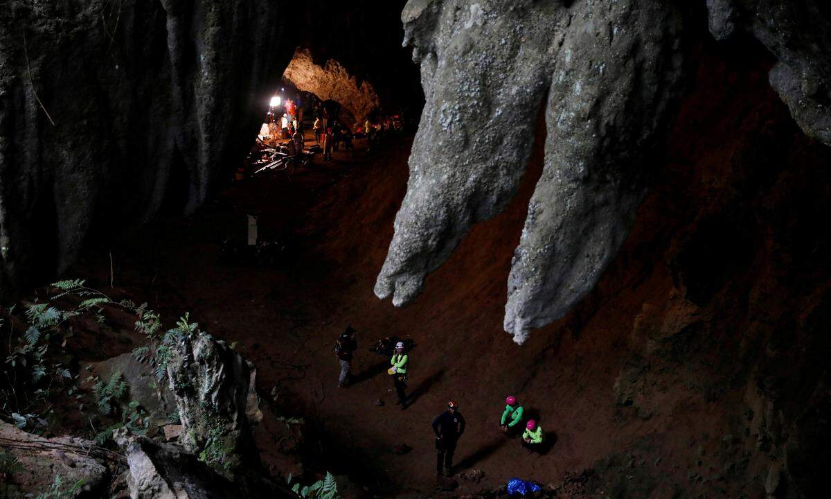 Ganz im Norden Thailands, an der Grenze zu Laos und Myanmar, in der Provinz Chian Rai liegt die kilometerlange Tham-Luang-Höhle, in der sich in den letzten Juni-Tagen 2018 ein Drama abspielte.