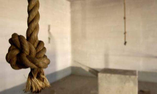 In Pakisten schaffte die im Februar 2008 neu gewählte Regierung aus Pakistanischer Volkspartei und Muslimischer Liga, die Todesstrafe offiziell ab. Im Jahr 2008 wurden dann dennoch insgesamt 36 Menschen hingerichtet, 2007 waren es noch 135.Für 2009 vermeldet Amnesty International keine Hinrichtung, jedoch 276 verhängte Todesurteile.