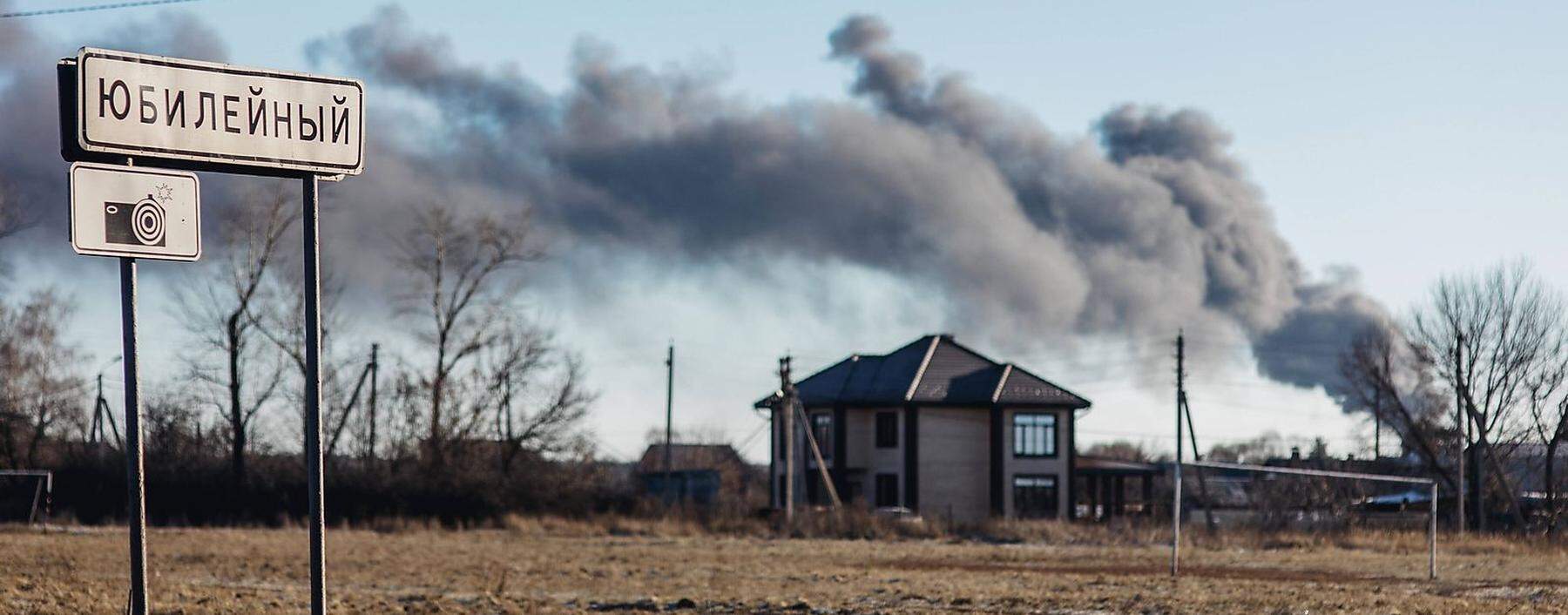 Russia Airport Oil Storage Tank Fire 8333695 06.12.2022 Fire smoke rises over an airfield. According to in the Kursk re