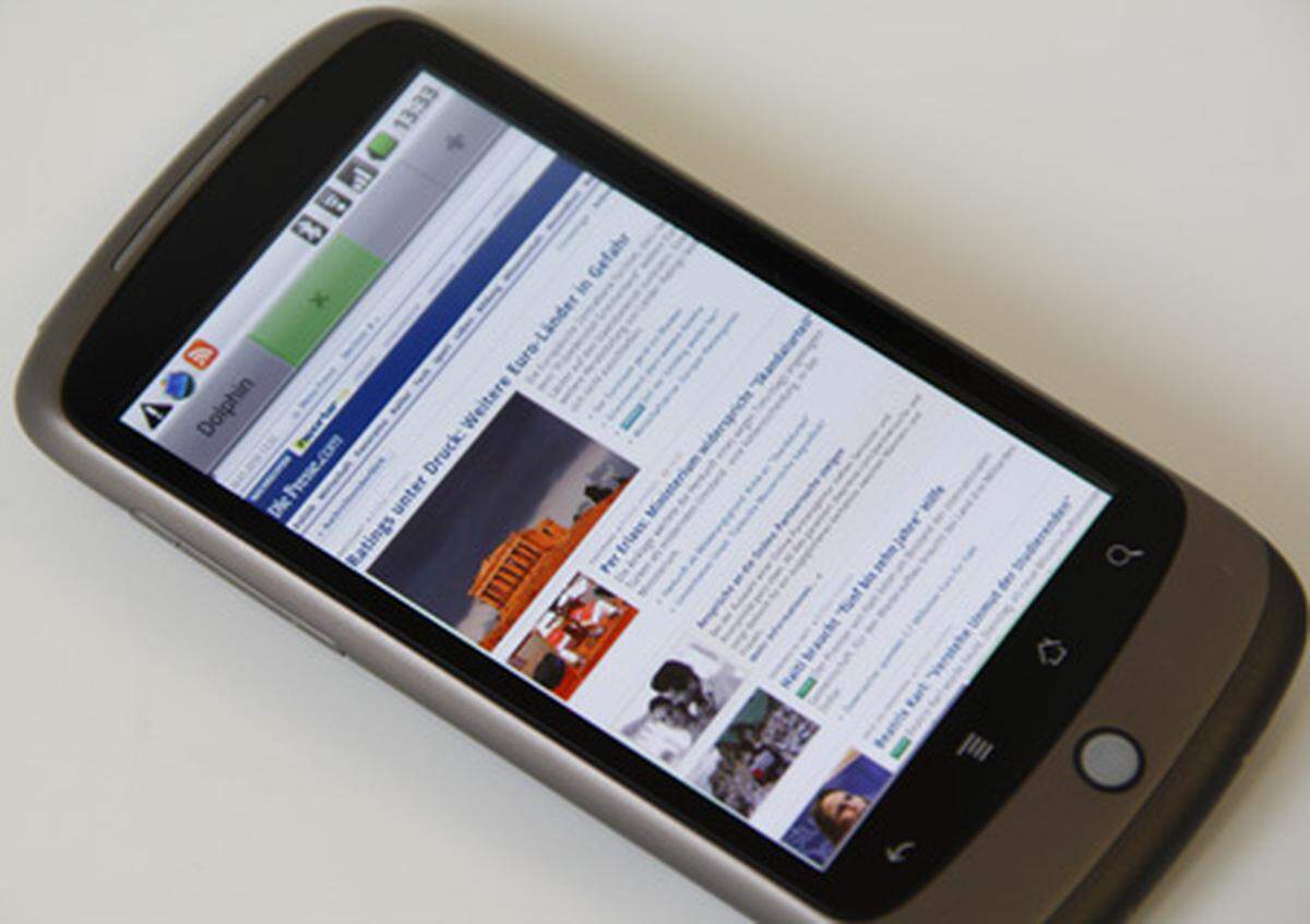 Ins Internet kommt man selbstverständlich auch mit einem Handy, auf dem "Google" steht. Neben dem Standard-Browser gibt es noch Alternativen wie diesen Dolphin, der die schlummernden Multitouch-Fähigkeiten des Nexus One weckt. Aufgrund von Patentproblemen wurde die Funktion ansonsten deaktiviert.