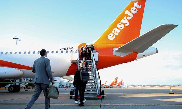 FILE PHOTO: EasyJet restarts its operations amid the coronavirus disease (COVID-19) outbreak at Gatwick Airport, in Gatwick