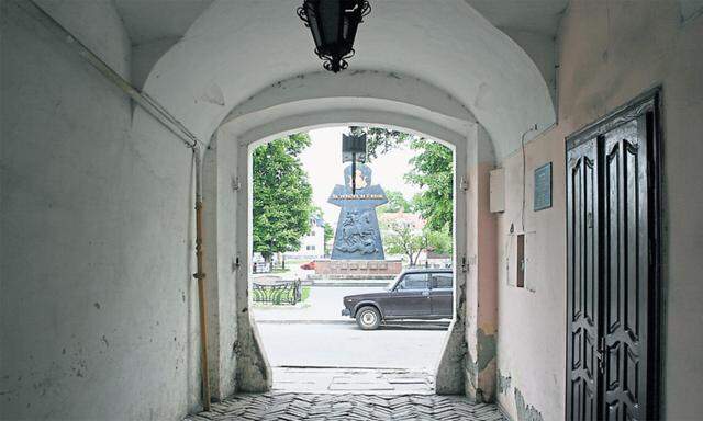 Das ist Brody? Wenn Ausländer in das ukrainische Städtchen kommen, suchen sie meist etwas. Blick auf das Denkmal für die Opfer sowjetischer Repression.