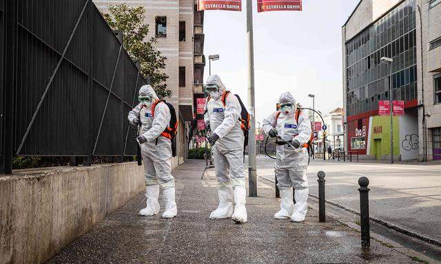 Im spanischen Girona waren im April Dekontaminations-Teams unterwegs.