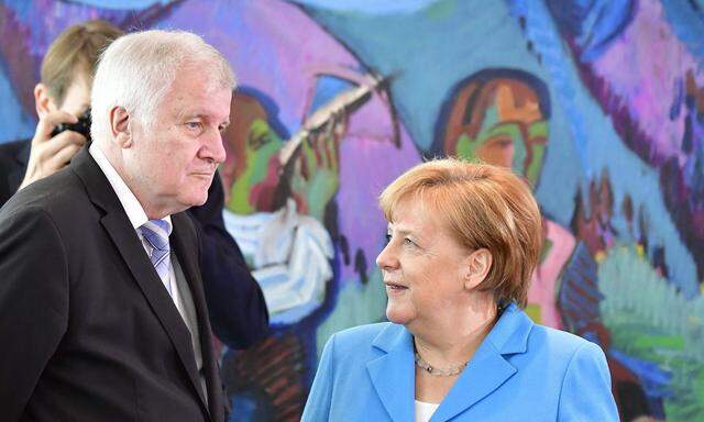 Wer setzt sich durch: Innenminister Horst Seehofer oder Bundeskanzlerin Angela Merkel? Am Montag wird weiterverhandelt.