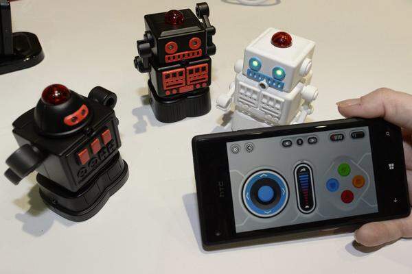 Natürlich bietet die CES auch smarten Spielsachen eine Bühne. Diese Roboter von BiWee lassen sich mit dem Smartphone steuern.