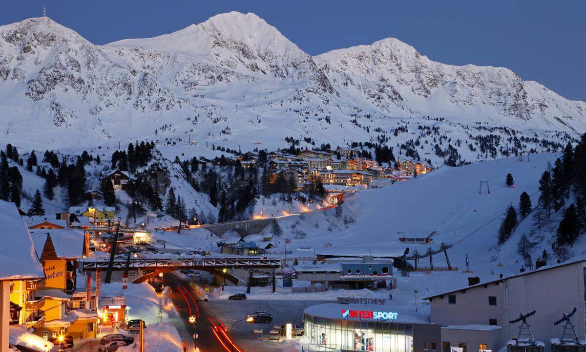 Preis: 3811 Euro Der Ort in den Radstädter Tauern ist aufgeteilt auf die Gemeindegebiete von Untertauern und Tweng. Aufgrund seiner Höhenlage (1664 m) ist Obertauern einer der meistbesuchten Wintersportorte Österreichs.