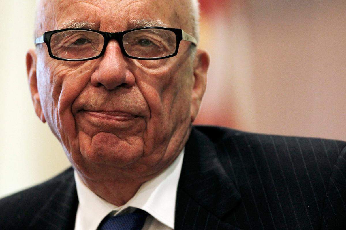 Der umstrittene Medienzar Rupert Murdoch hatte Prinz Harry verteidigt. "Lasst ihn ein bisschen in Ruhe", twitterte Murdoch. Er kontrolliert das US-Medienimperium News Corporation, zu dem auch "The Sun" gehört.