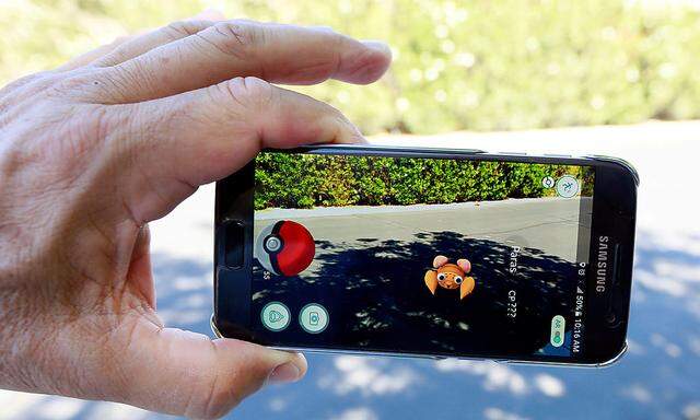 Illustration of the augmented reality mobile game 'Pokemon Go'