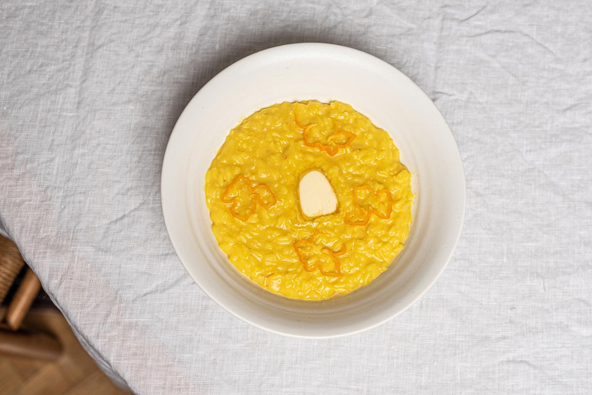 Risotto Milanese schaut aus und schmeckt wie Sonne, findet Viola M. Waldeck von Tingeling.