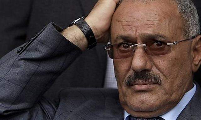 Jemens Präsident Saleh unterzeichnete Abkommen zur Machtübergabe 