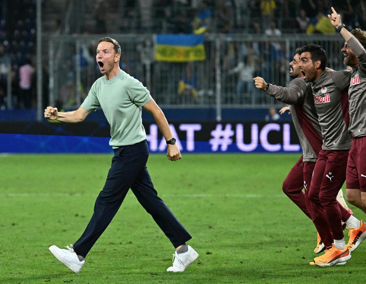 The new coach, Pepijn Lijnders, celebrated a perfect start to the season in Salzburg. 