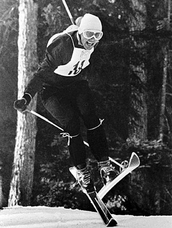 Dann aber kam Cortina 1956. Dort holte Sailer als 20-Jähriger drei Olympia- und vier WM-Titel und machte die 7. Olympischen Winterspiele zur Einmann-Show des jungen Mannes aus Kitzbühel mit der legendären weißen Zipfelmütze.