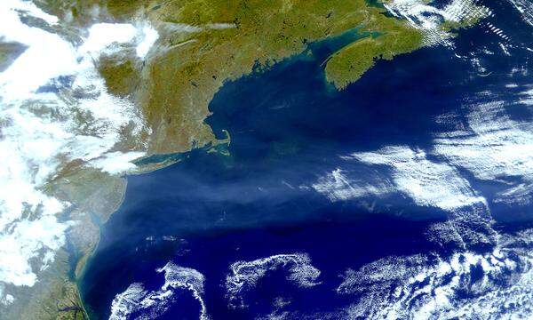 Eine Satellitenaufnahme der nordamerikanischen Küste, hier verläuft der südliche Teil des Golfstroms.  
