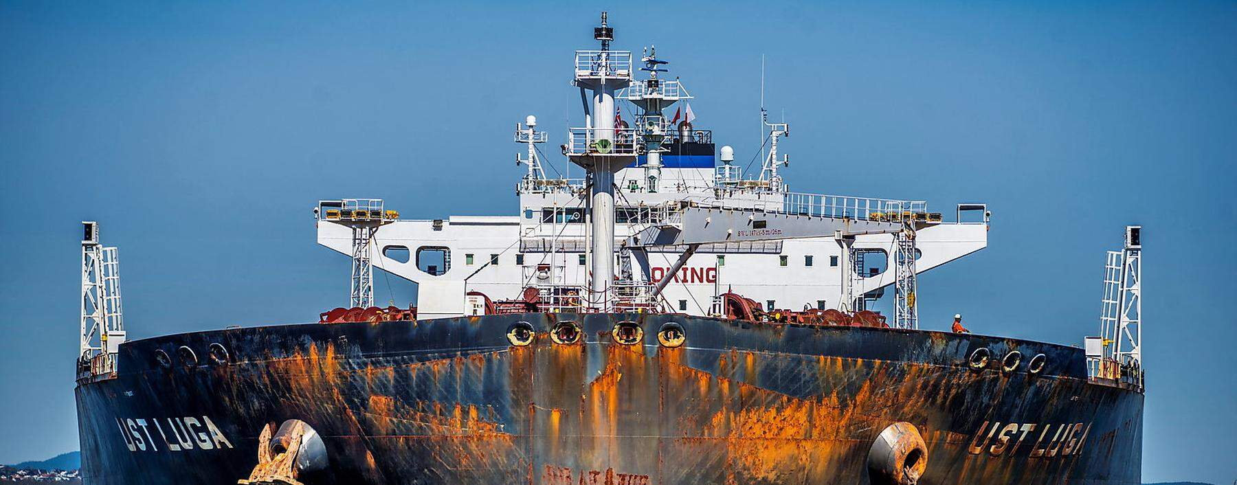 Greenpeace wirft sich in Schlauchbooten vor Tanker voll russischem Öl. Die großen Versicherer könnten deutlich mehr bewegen. 