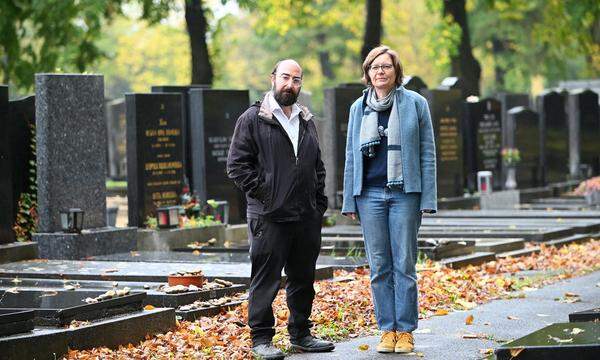 Kümmern sich um den Friedhof: Mordechai Hammer, Bettina Kolter.