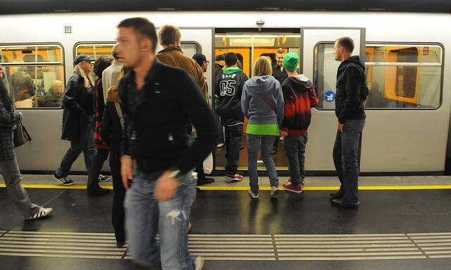 In vollen öffentlichen Verkehrsmitteln neigt der Österreicher zu passiv-aggressiven Formulierungen.