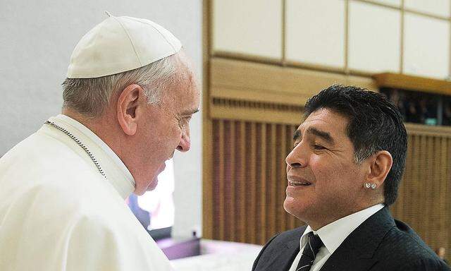 Unter Landsleuten: Diego Maradona (r.) wird von Papst Franziskus empfangen