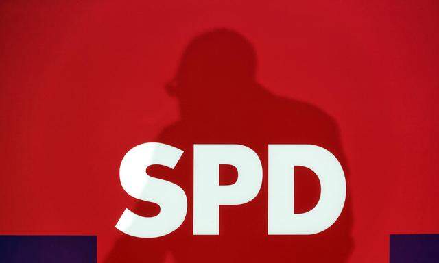 SPD-Chef Schulz unter Druck: Widerstand gegen Koalition mit Union wächst.